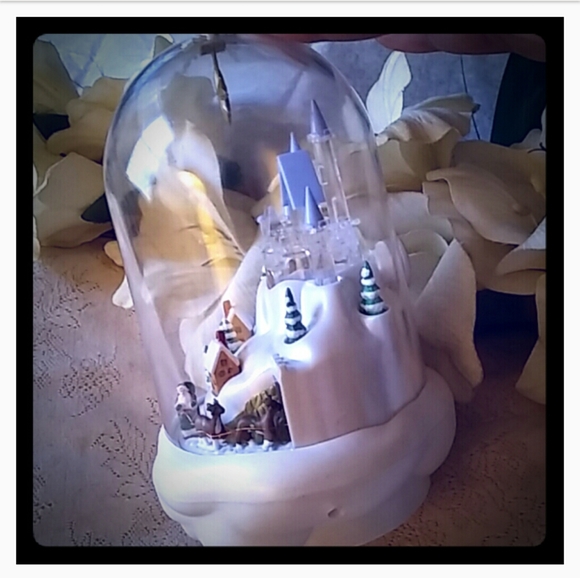 Vintage Avon Santa's Magical Castle Ornament - Picture 5 of 8